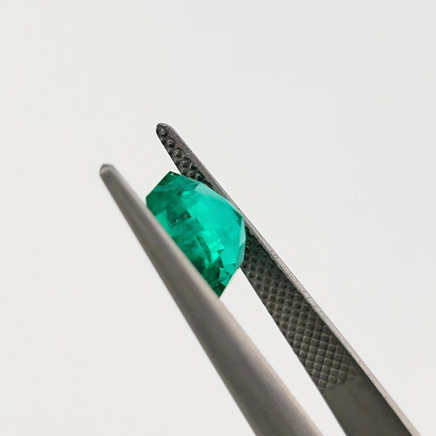 1.89 Ct. Emerald - Colombian Emerald - Emeralds Expert